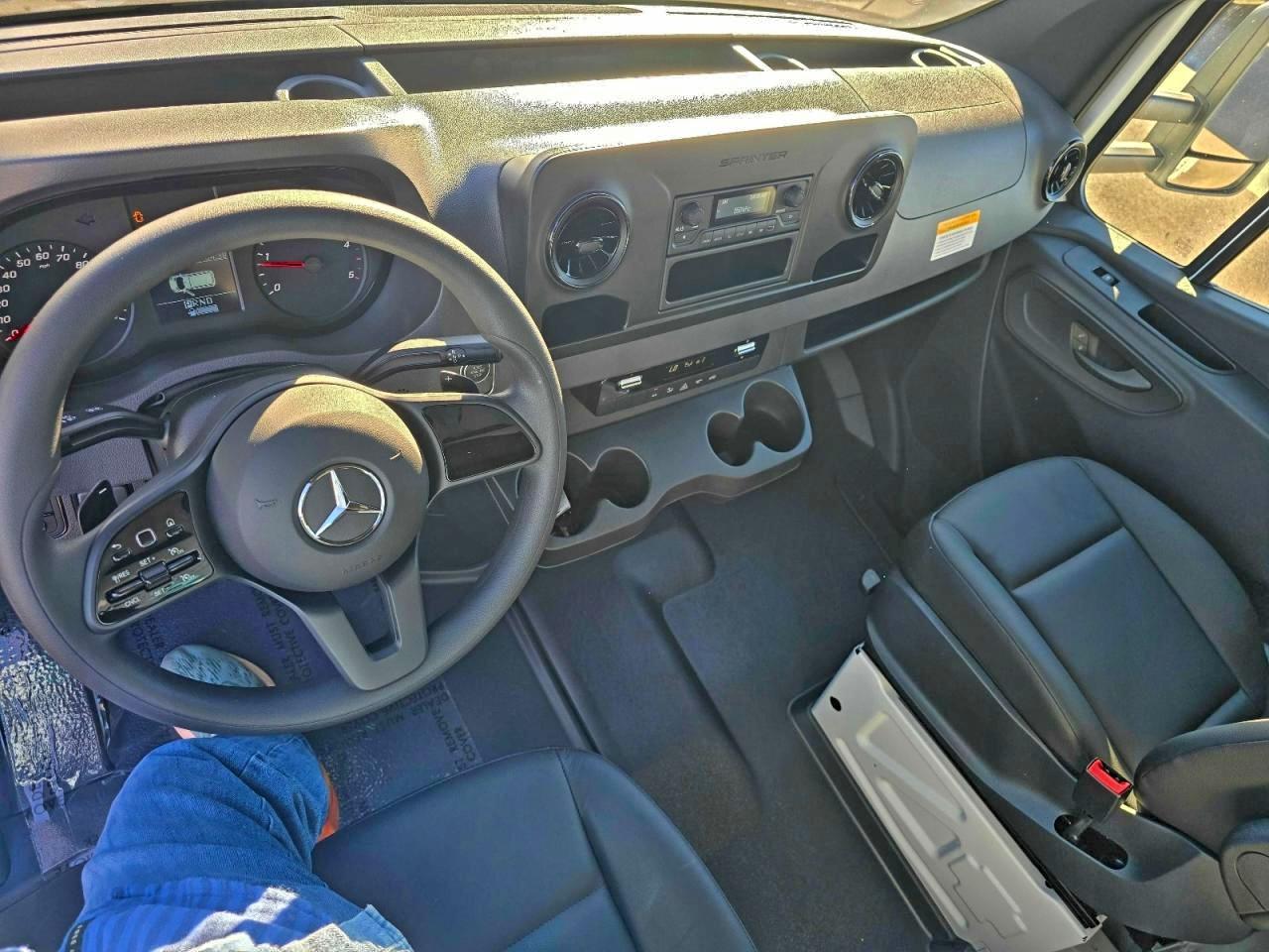 Mercedes-Benz Sprinter 3500 Image 9