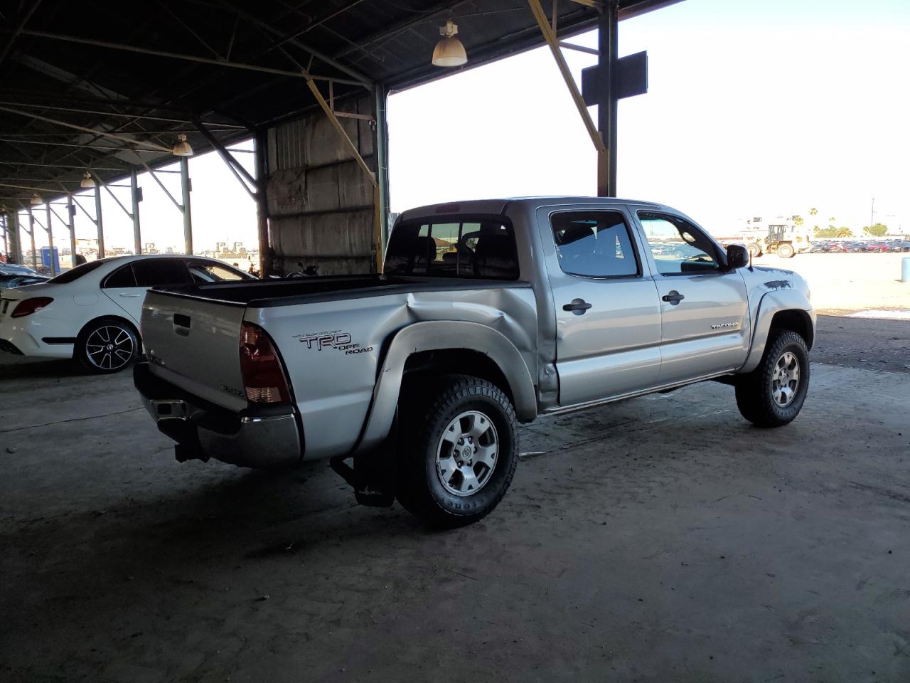Toyota Tacoma Double Cab Image 3