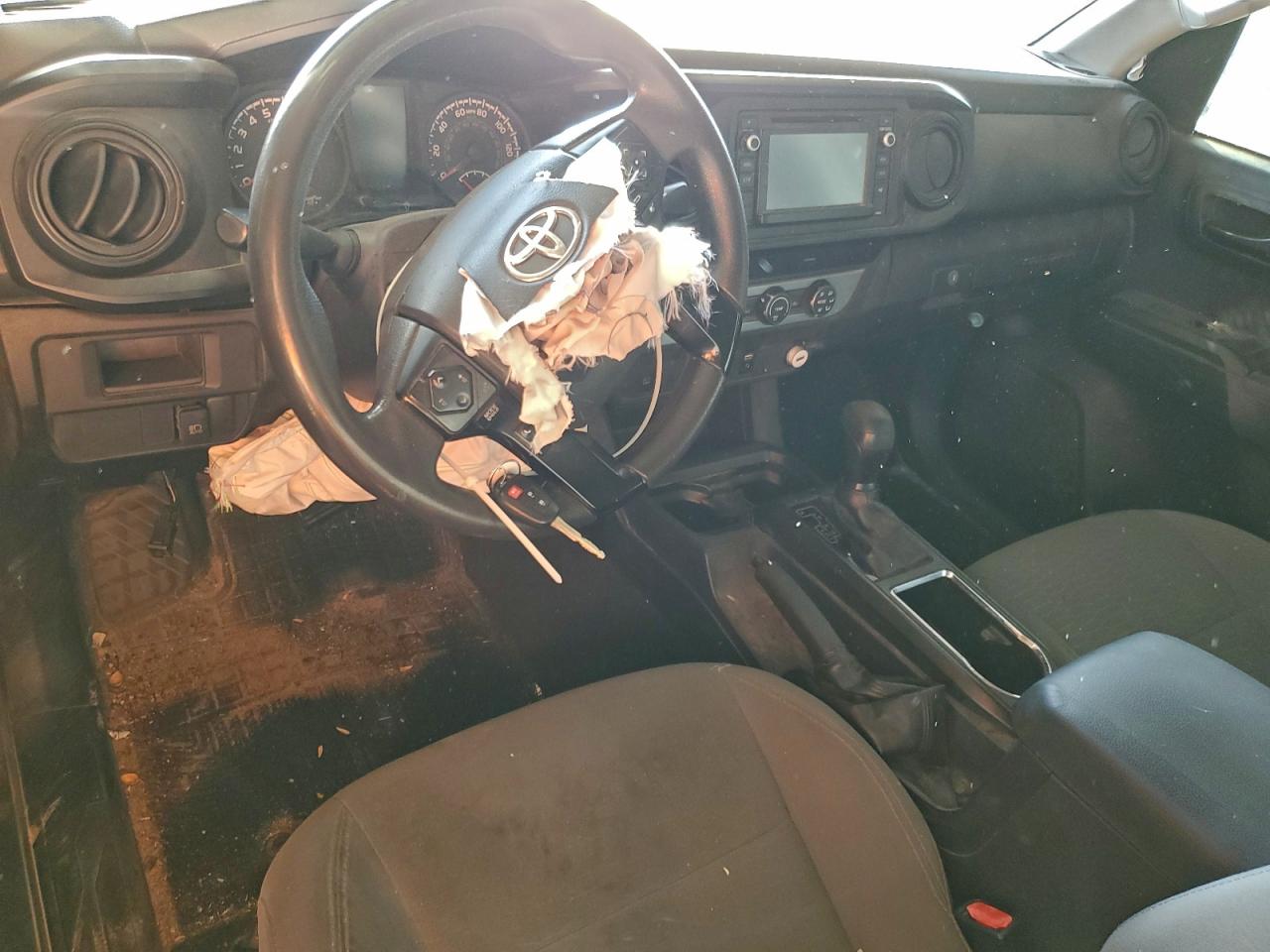 Toyota Tacoma Access Cab Image 2