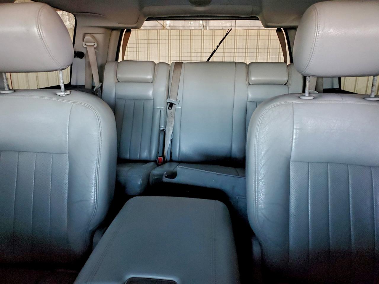 Lincoln Navigator Image 8