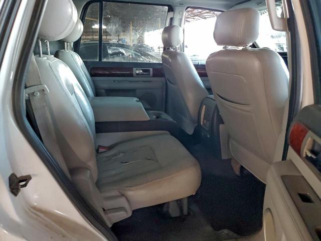 Lincoln Navigator Image 12