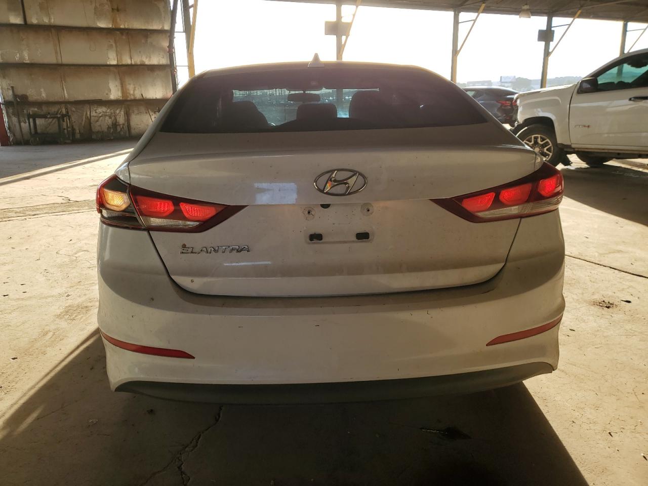 Hyundai ELANTRA Sel Image 2