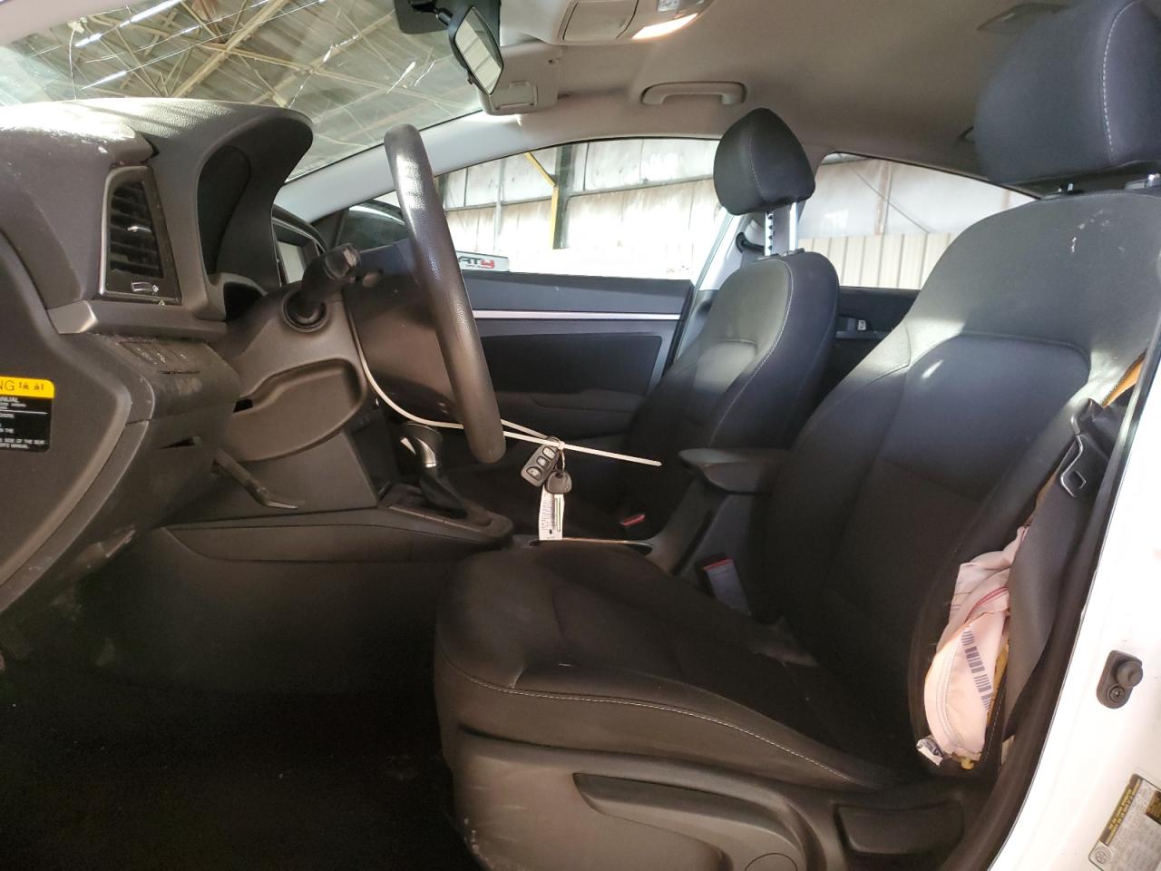 Hyundai ELANTRA Sel Image 12