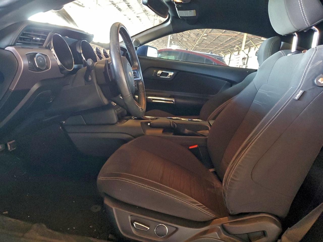 Ford Mustang Image 3