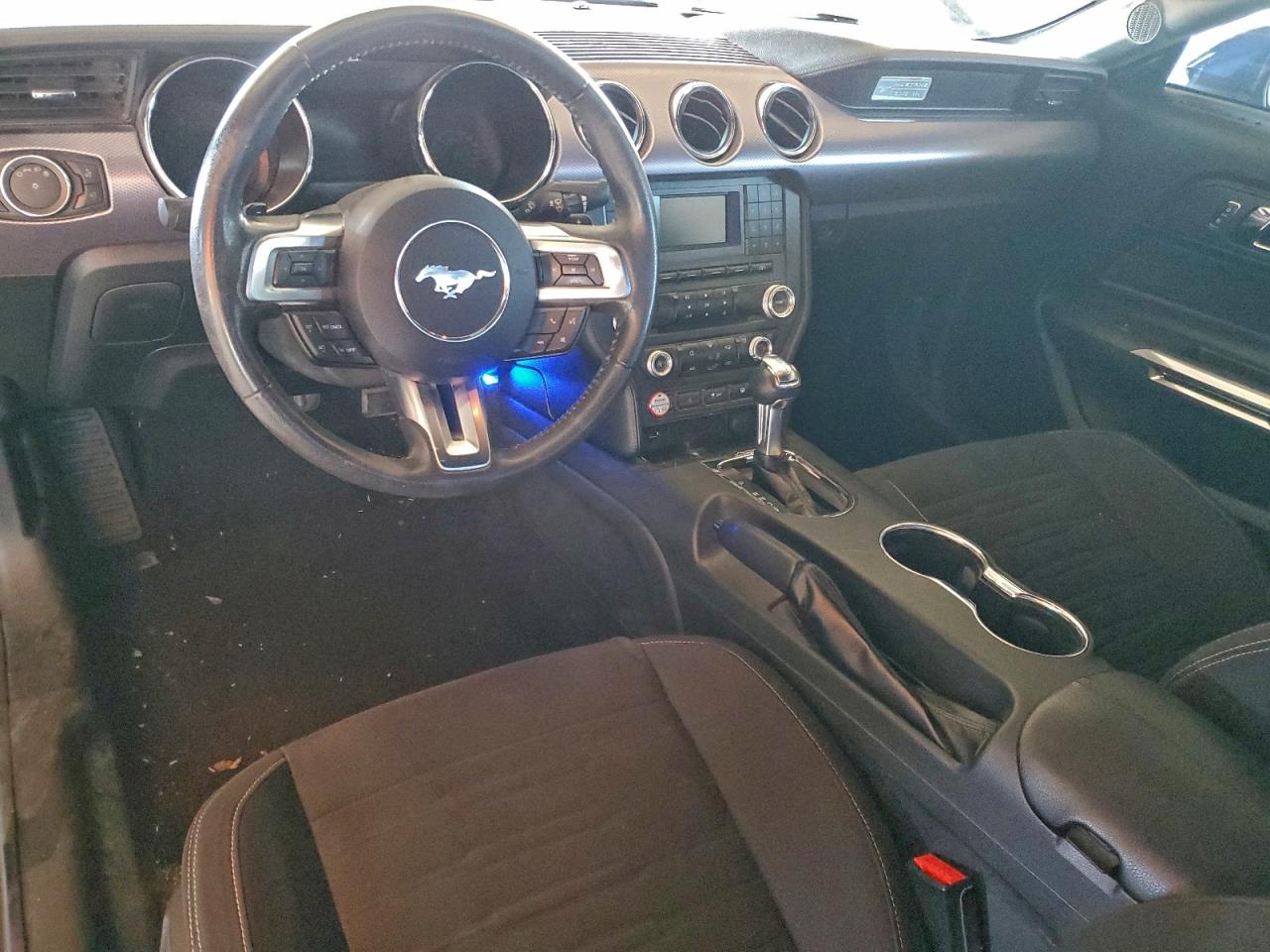 Ford Mustang Image 4