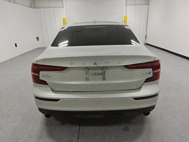 Volvo S60 T5 Momentum Image 7