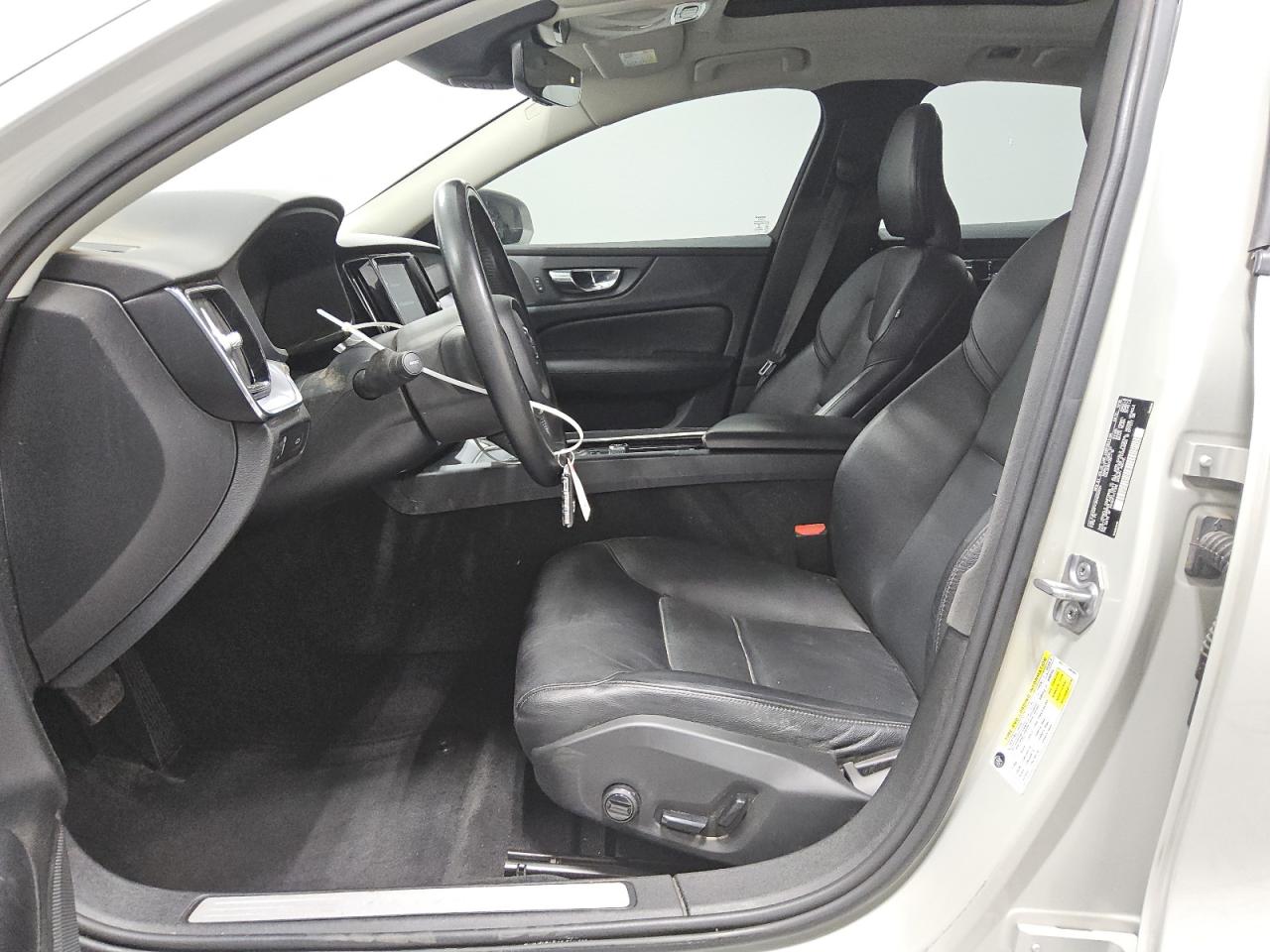 Volvo S60 T5 Momentum Image 4