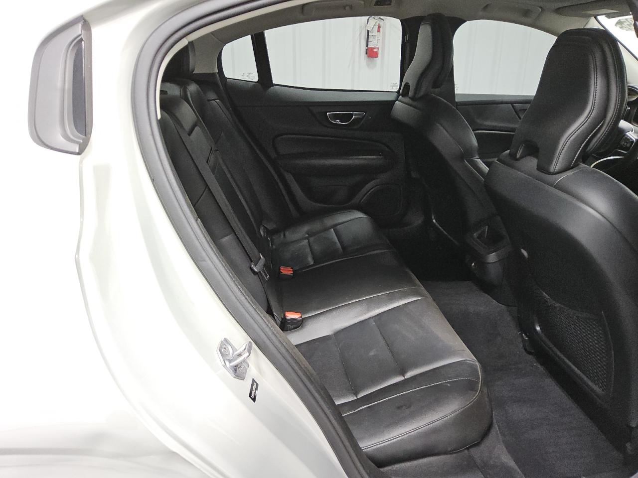 Volvo S60 T5 Momentum Image 10