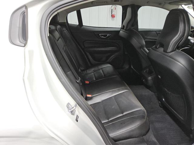 Volvo S60 T5 Momentum Image 10