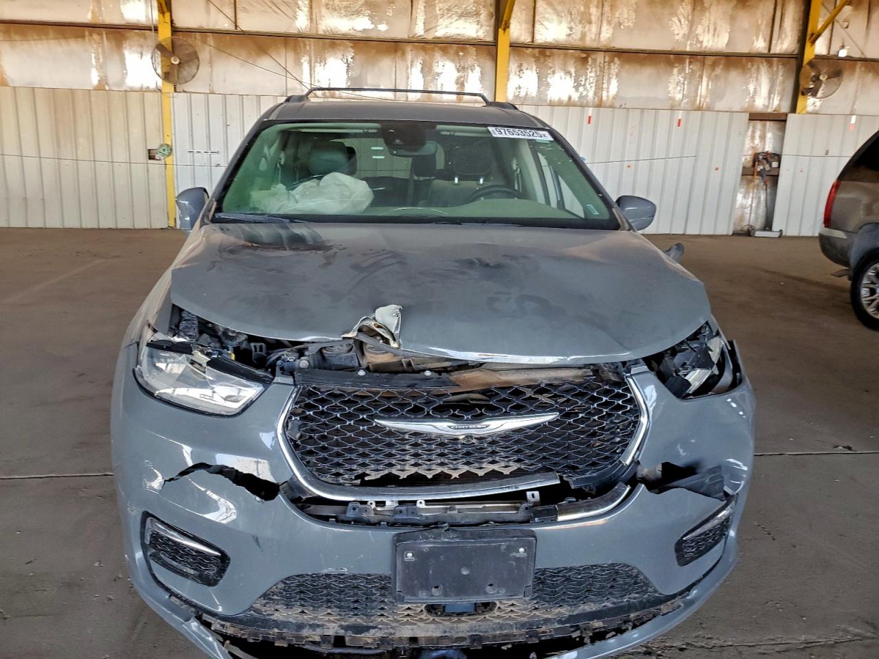 Chrysler Pacifica Touring L Image 3