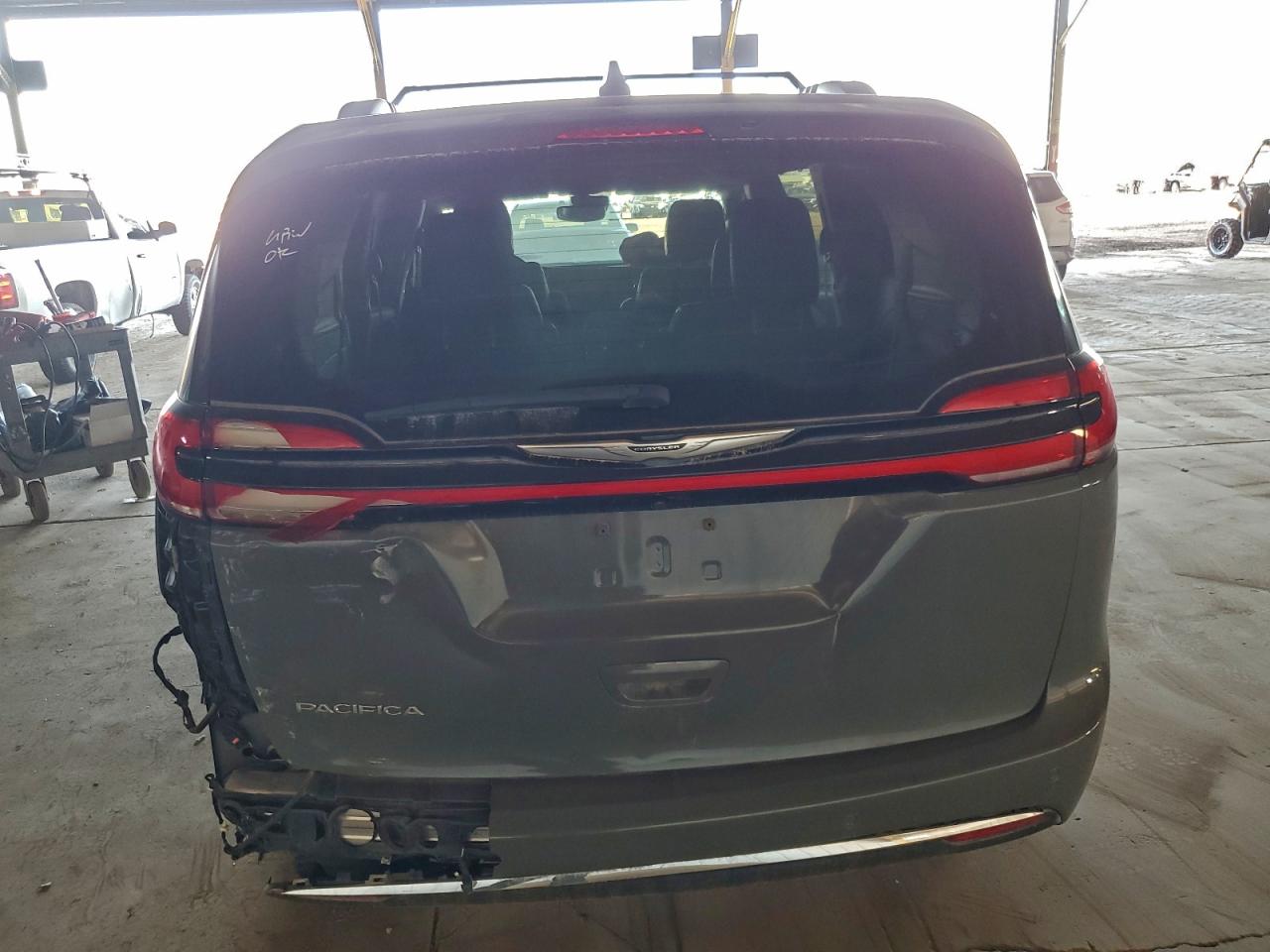 Chrysler Pacifica Touring L Image 10