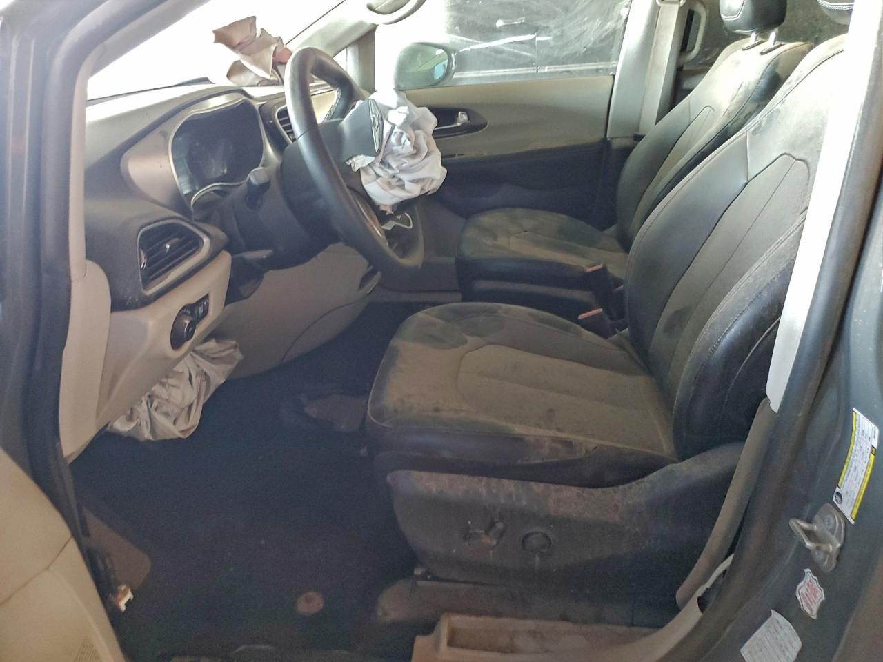 Chrysler Pacifica Touring L Image 9