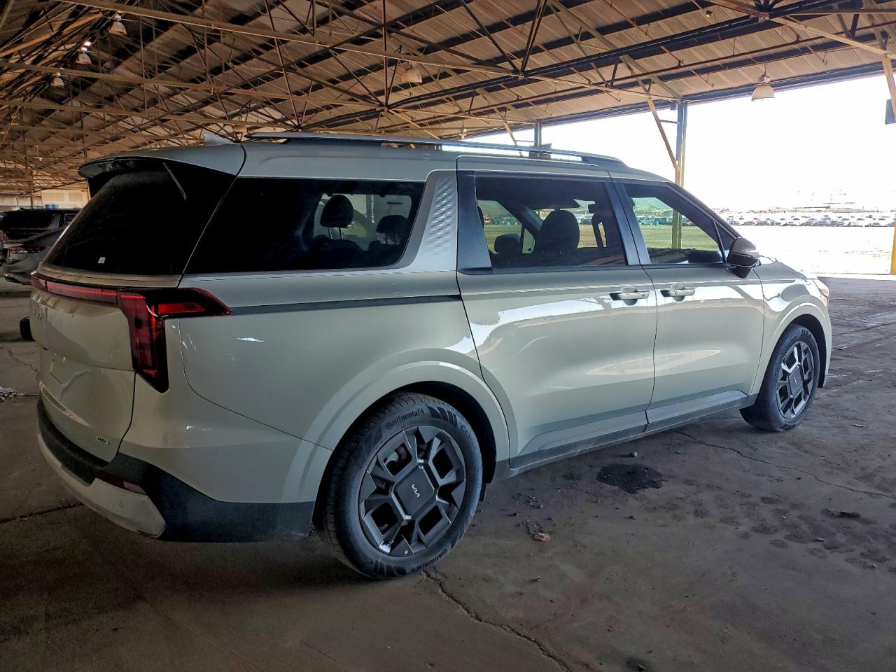 Kia Carnival Ex Image 2