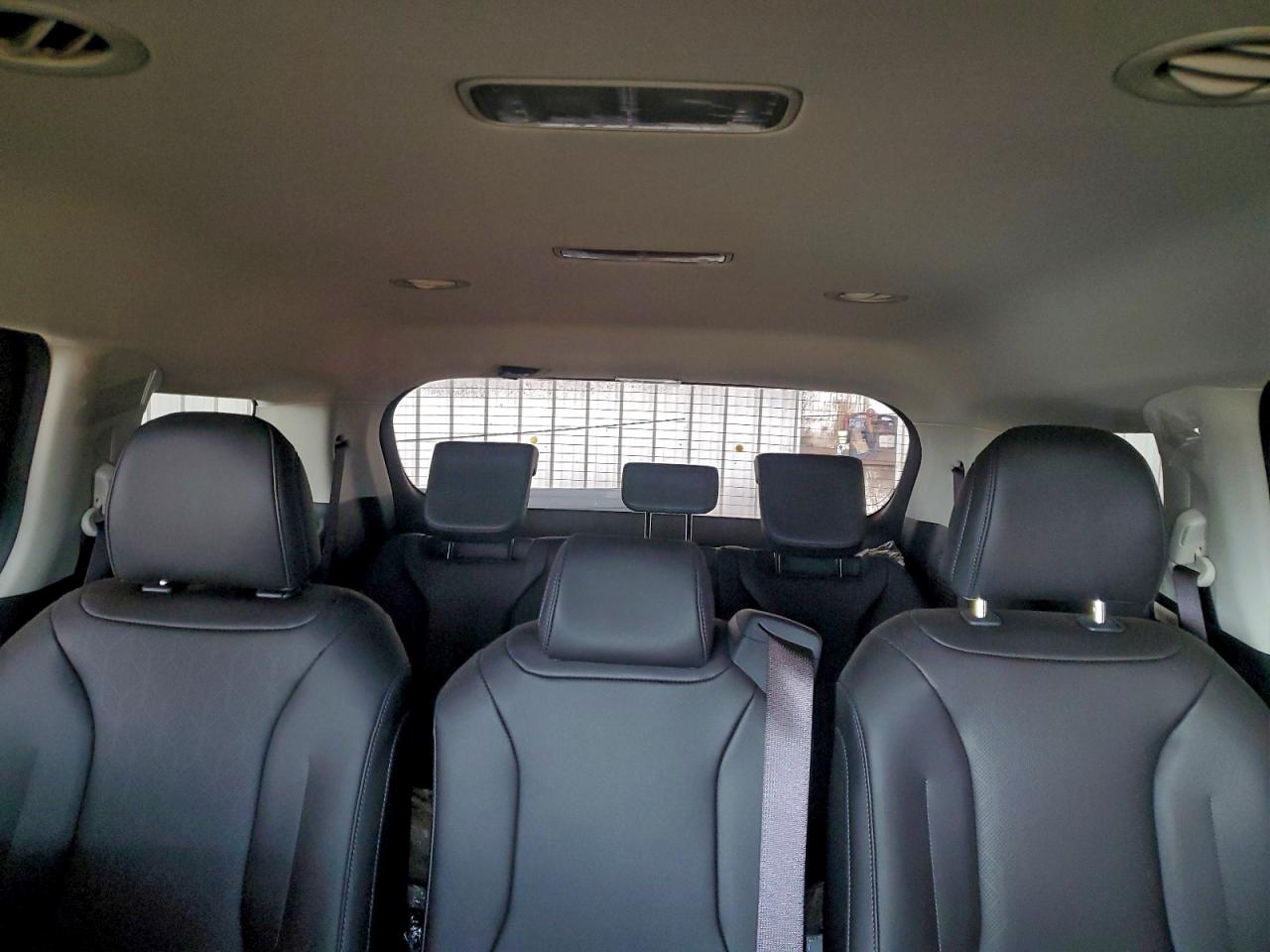 Kia Carnival Lxs Image 5