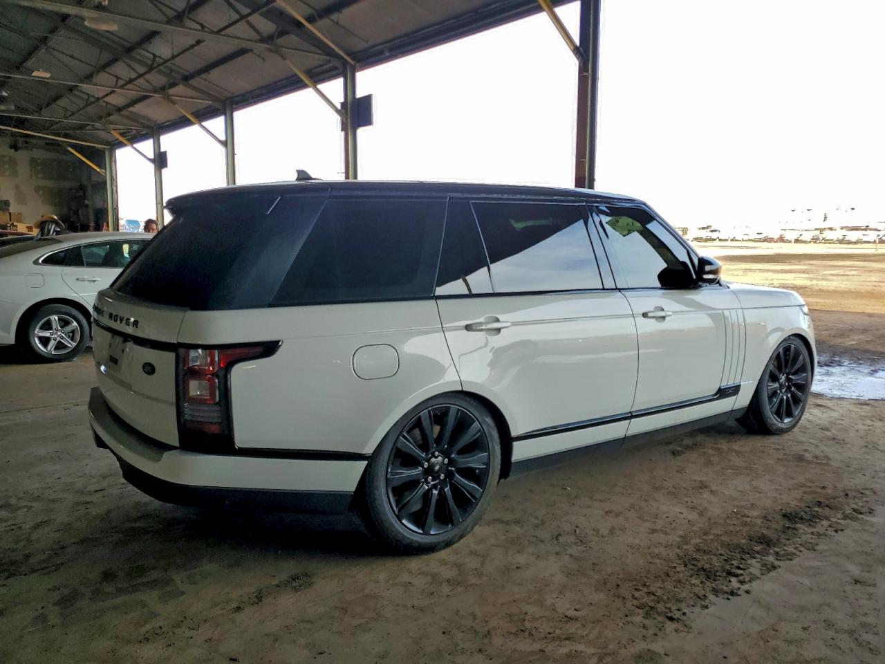 Land Rover Range Rover Supercharged Image 2