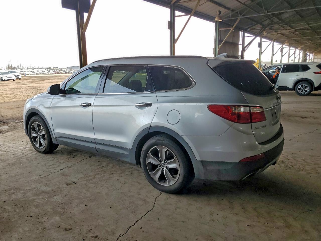 Hyundai SANTA FE Gls Image 2