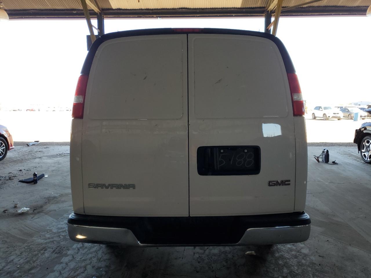 GMC Savana G2500 Image 3