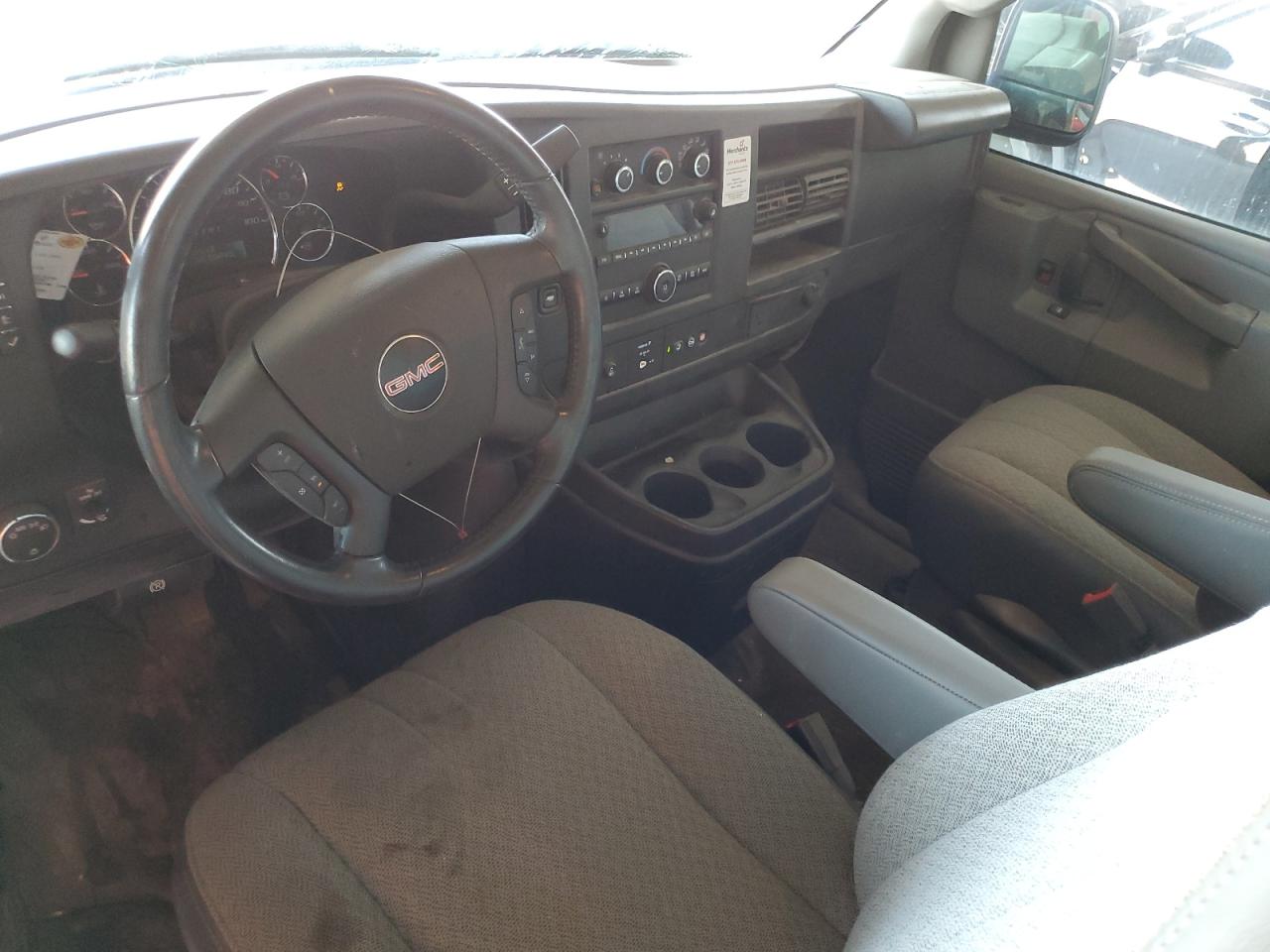 GMC Savana G2500 Image 8