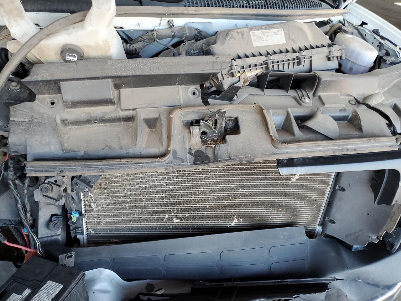 GMC Savana G2500 Image 9