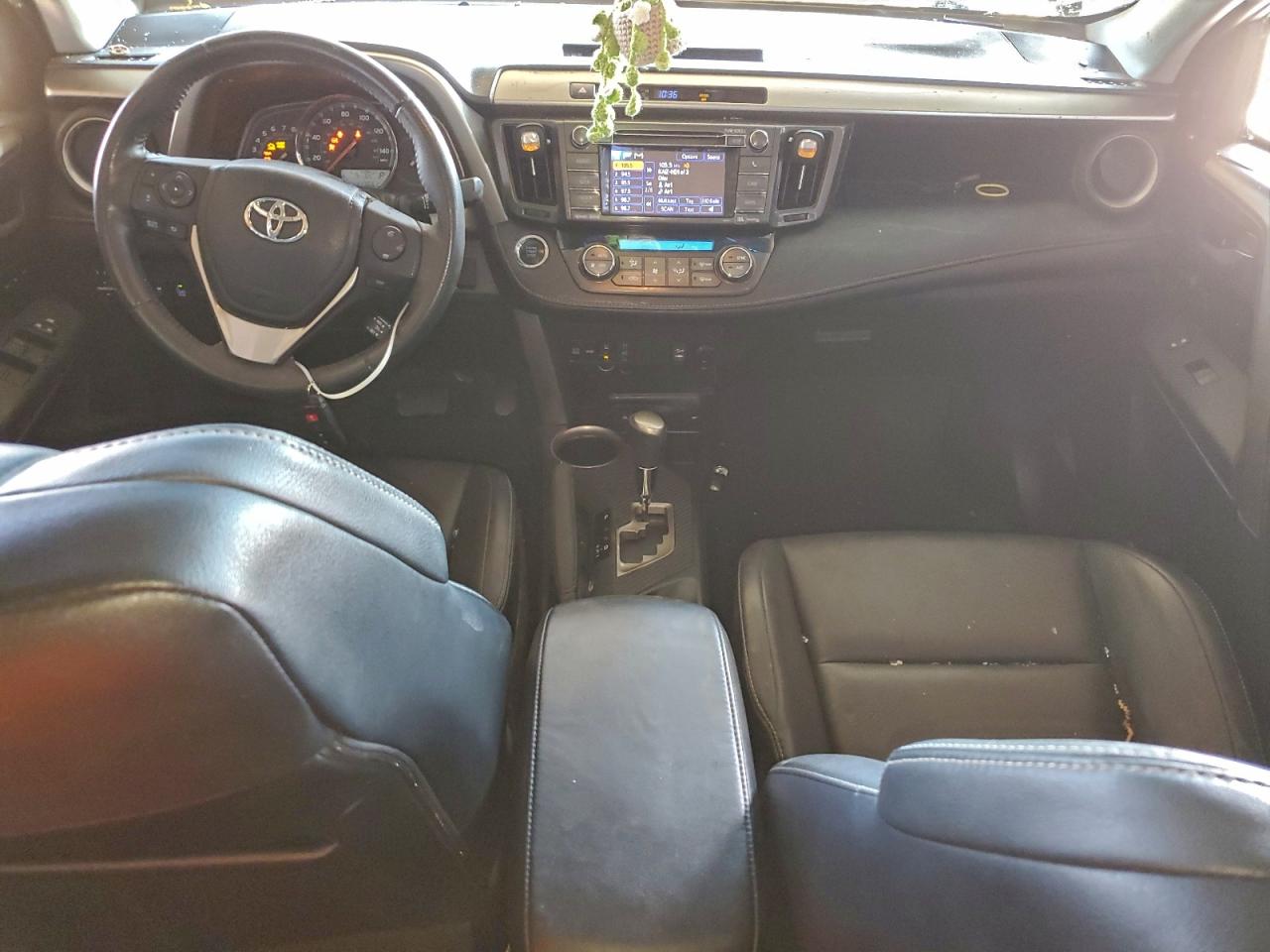 Toyota RAV4 Limited Image 8