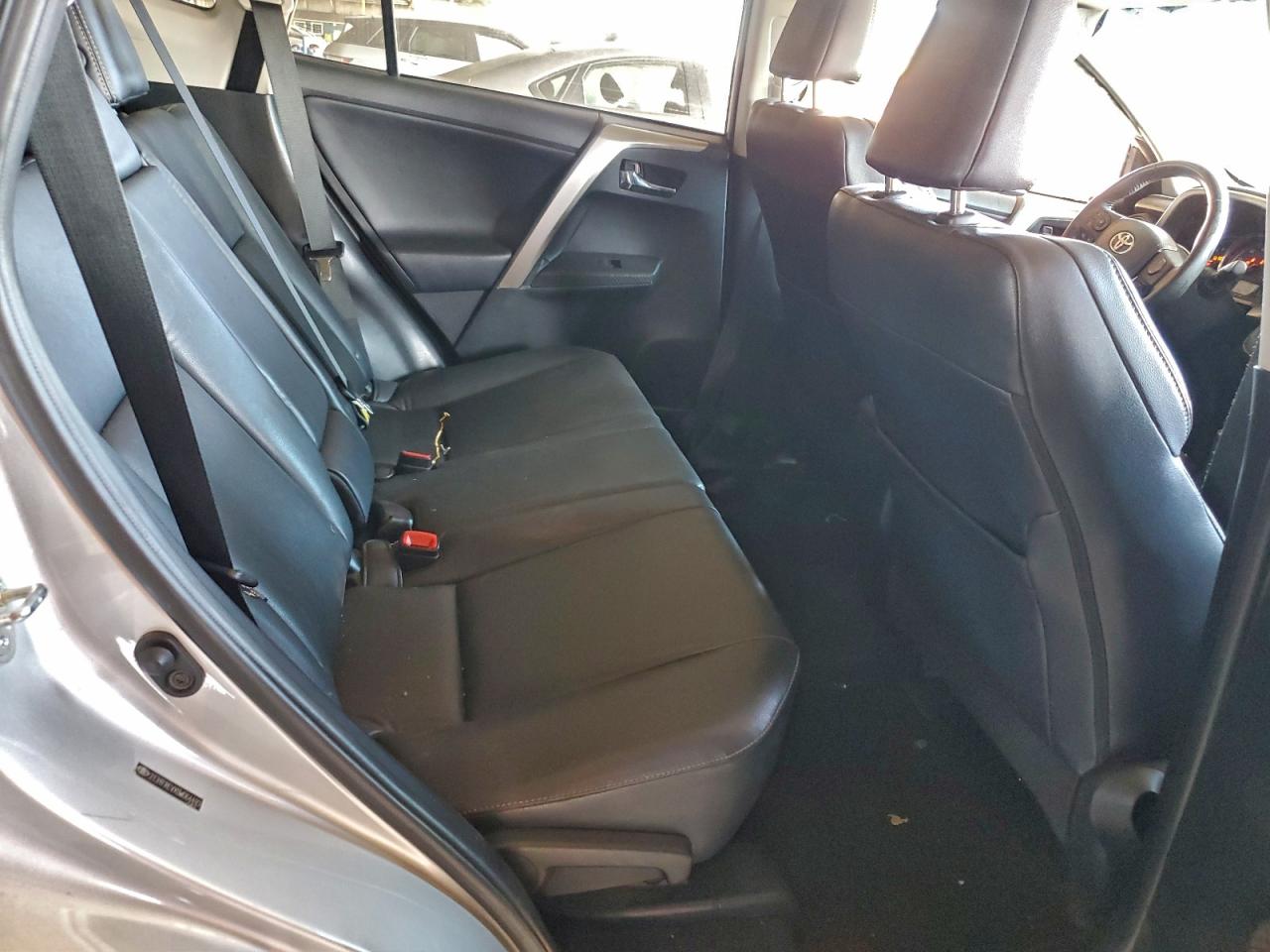 Toyota RAV4 Limited Image 7