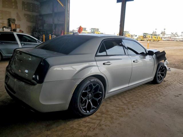 Chrysler 300 Touring Image 3