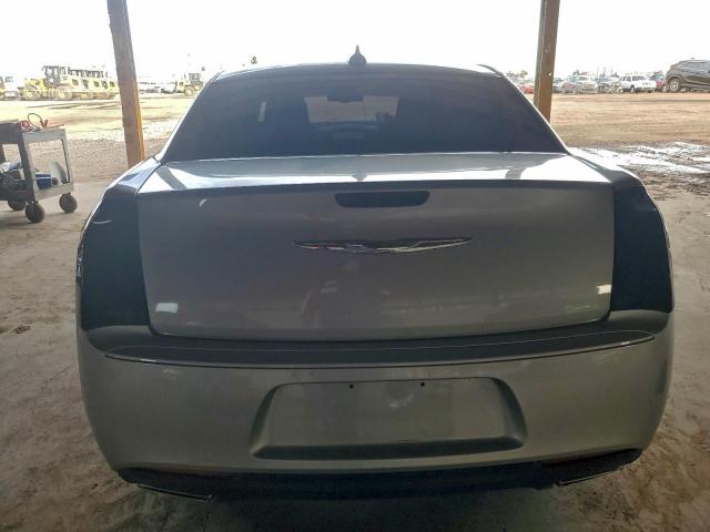 Chrysler 300 Touring Image 6