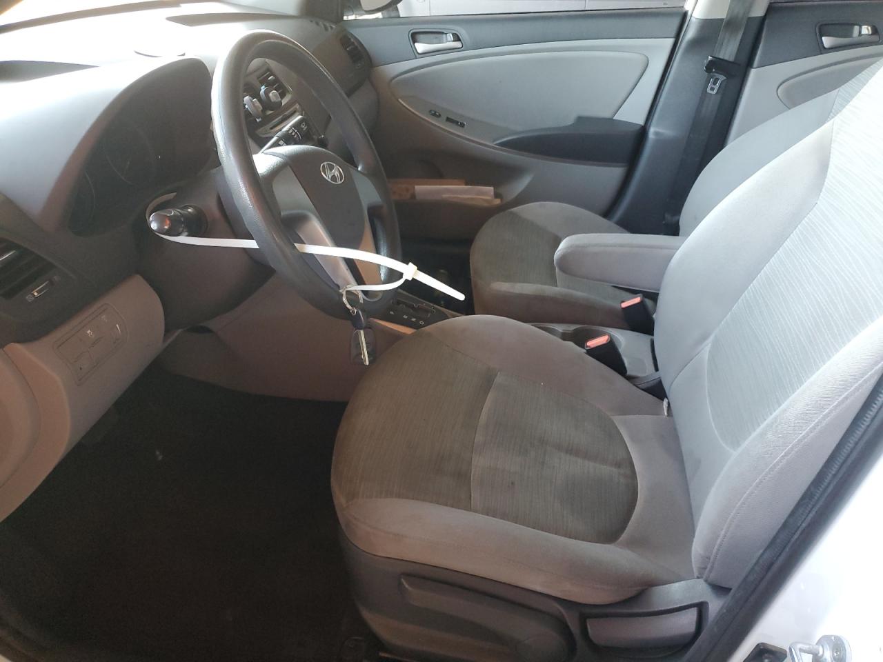 Hyundai ACCENT Se Image 7