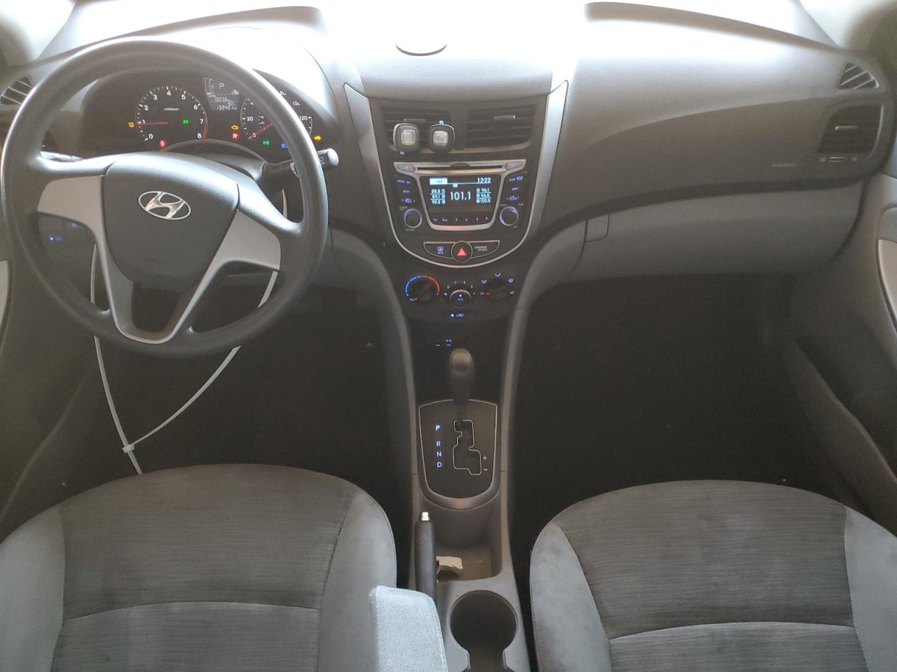 Hyundai ACCENT Se Image 12