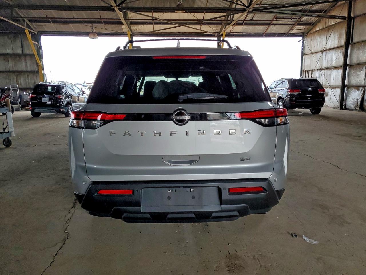 Nissan Pathfinder Sv Image 2