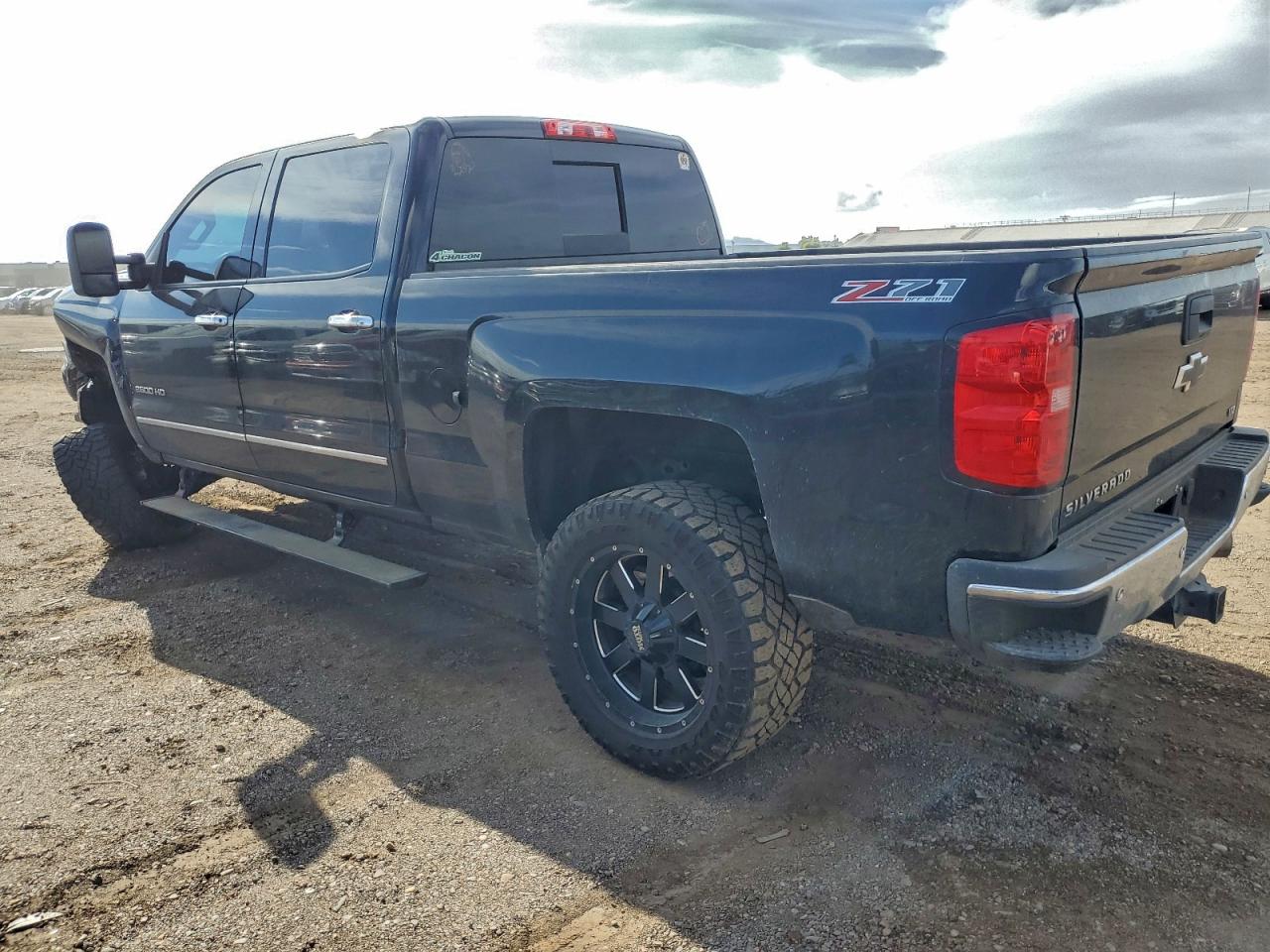 Chevrolet Silverado K2500 Heavy Duty Ltz Image 2