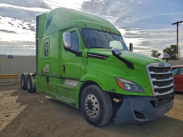  Salvage Freightliner Cascadia 1