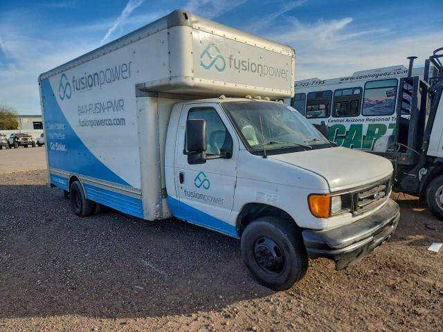 Ford Econoline E450 Super Duty Cutaway Van Image 5