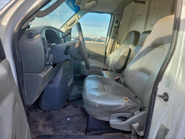 Ford Econoline E450 Super Duty Cutaway Van Image 2