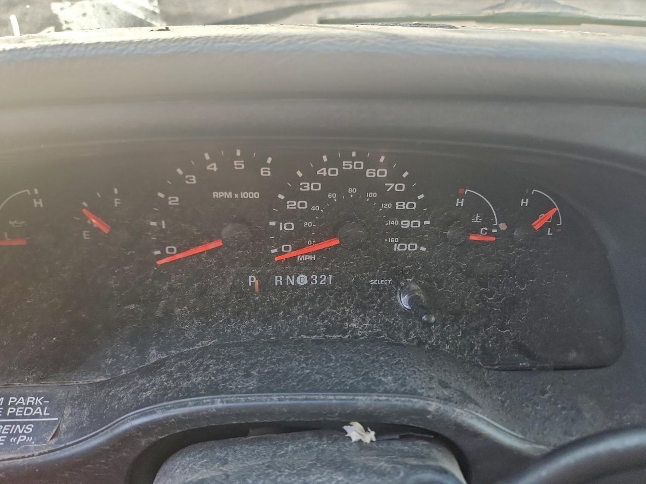 Ford Econoline E450 Super Duty Cutaway Van Image 3