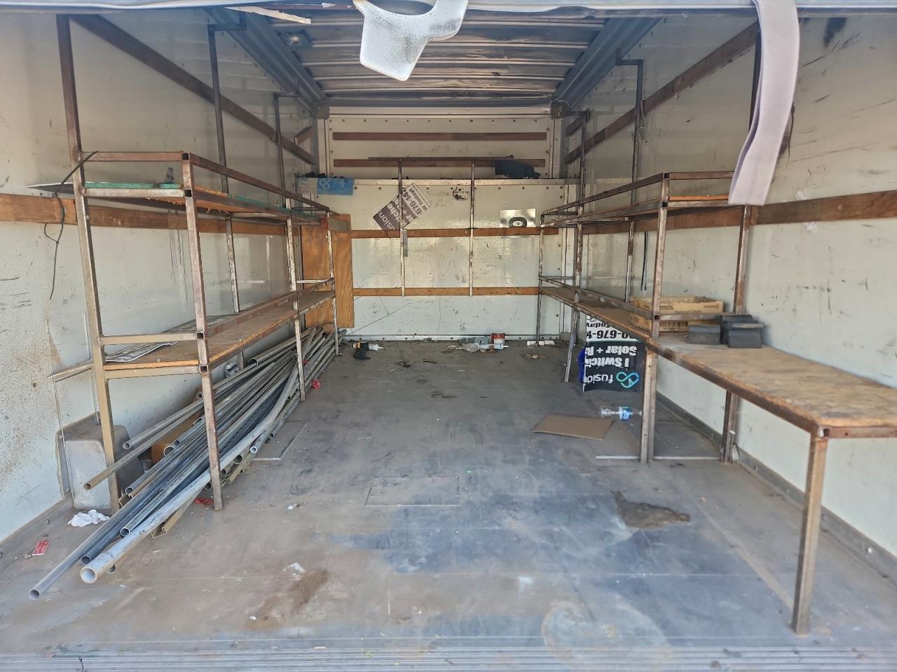 Ford Econoline E450 Super Duty Cutaway Van Image 12