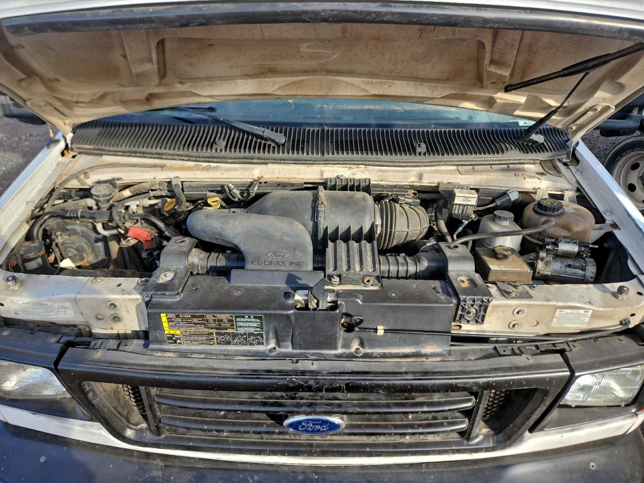 Ford Econoline E450 Super Duty Cutaway Van Image 10