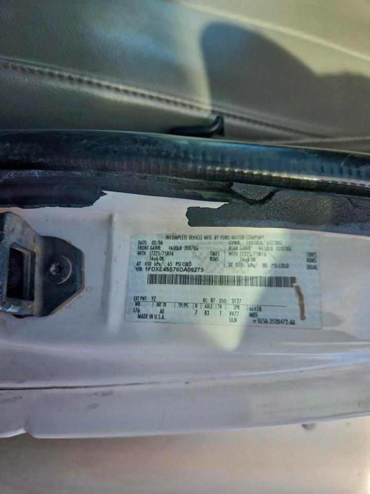 Ford Econoline E450 Super Duty Cutaway Van Image 7