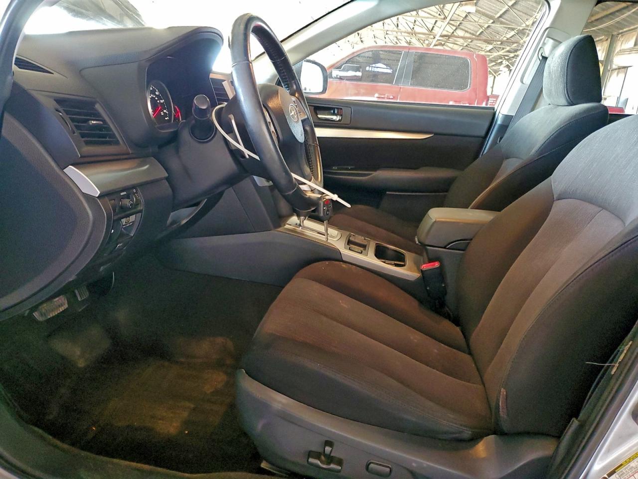 Subaru Outback 2.5i Premium Image 6