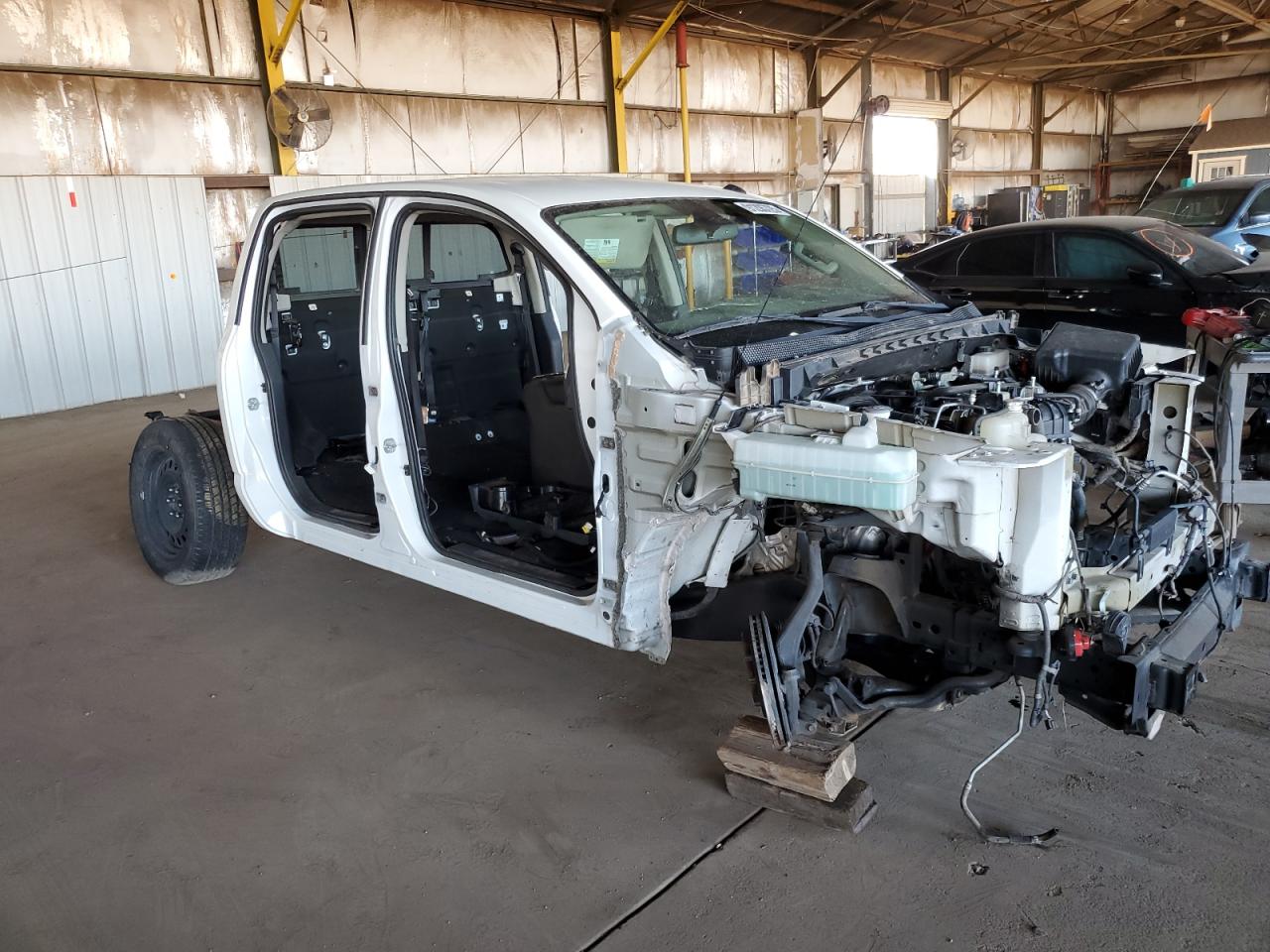 Nissan Titan Platinum Reserve Image 7