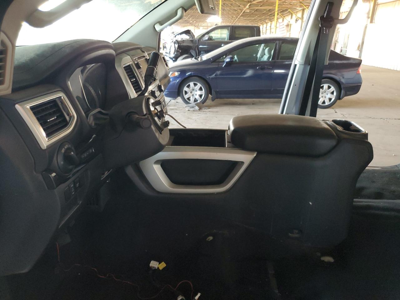 Nissan Titan Platinum Reserve Image 5