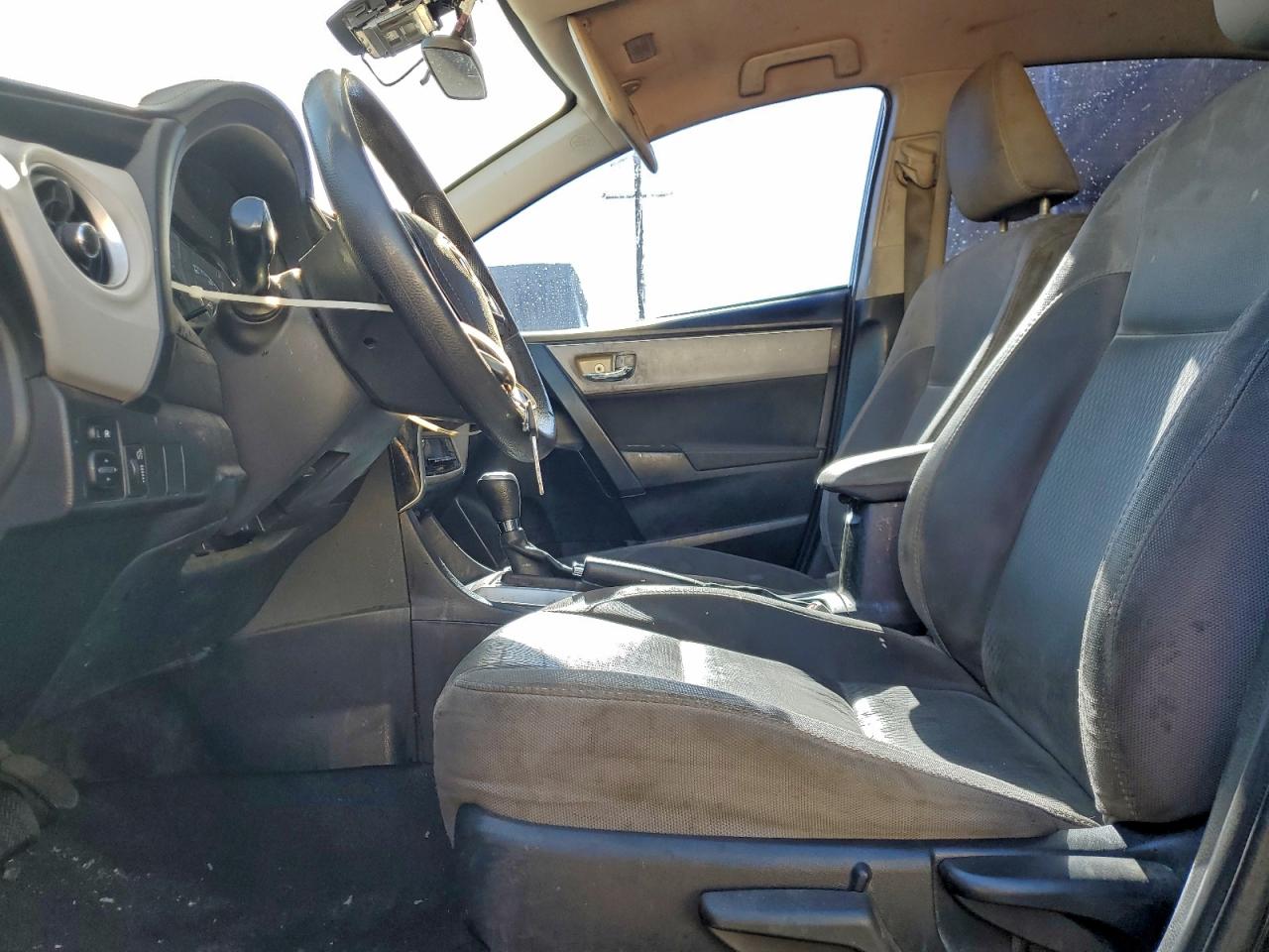 Toyota Corolla L Image 3