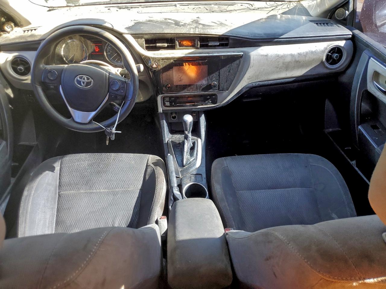 Toyota Corolla L Image 4