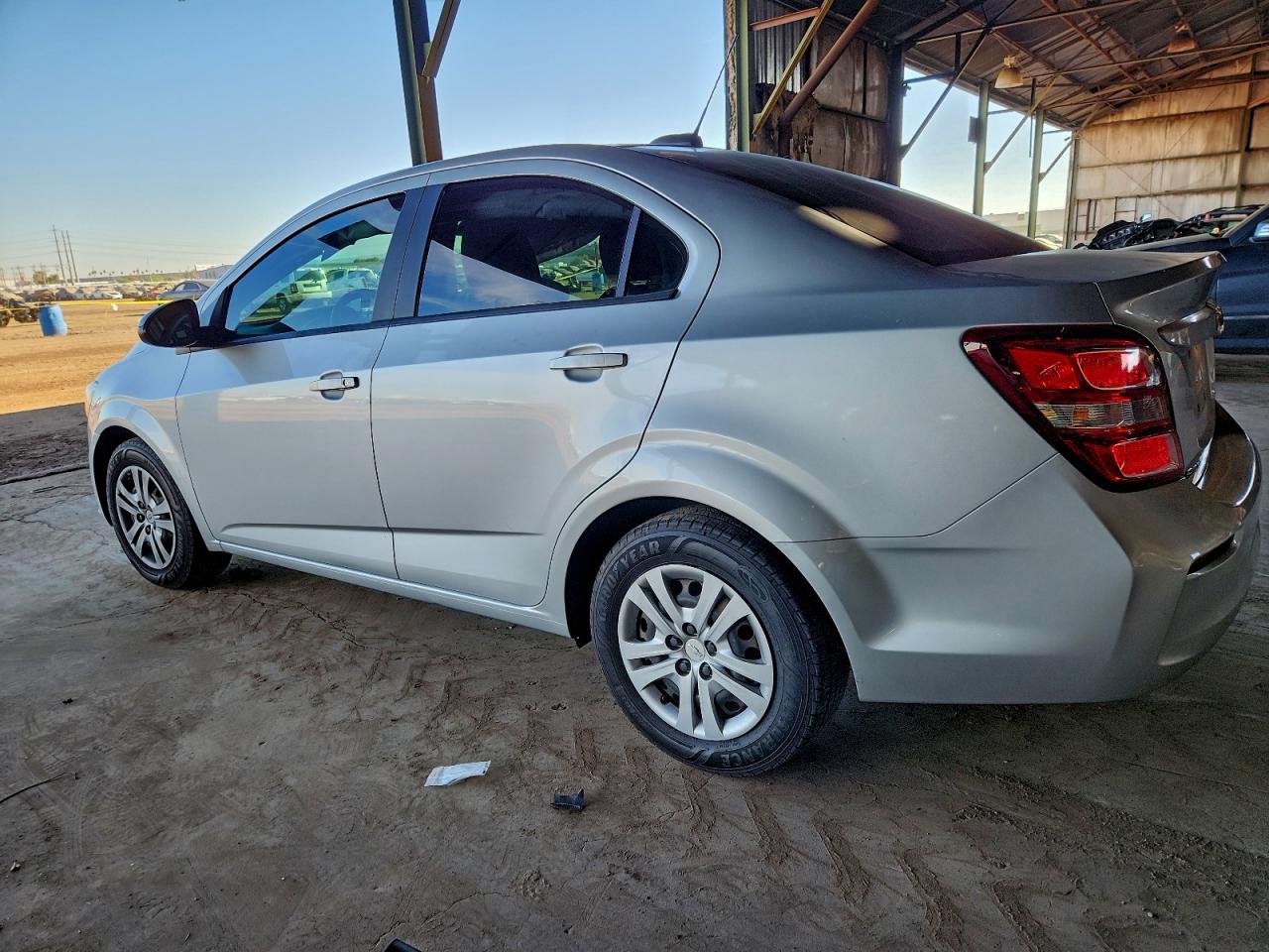 Chevrolet Sonic Ls Image 12