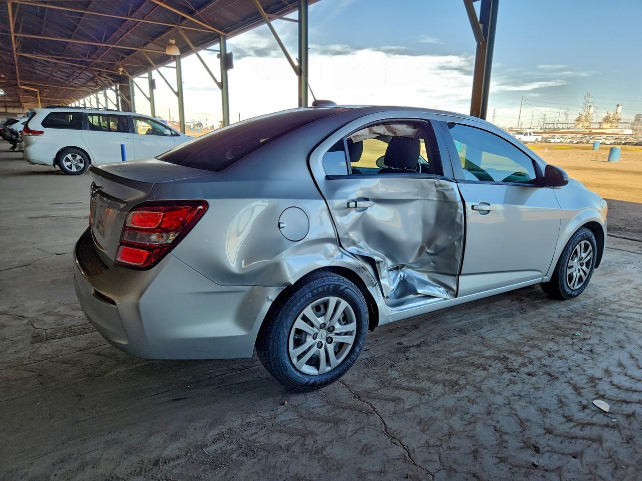 Chevrolet Sonic Ls Image 11