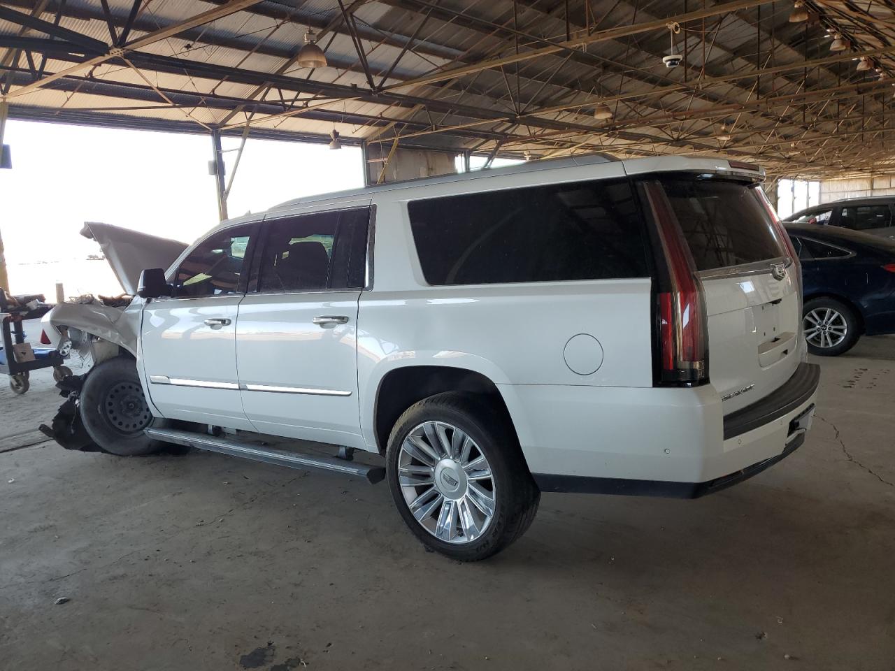 Cadillac Escalade Esv Premium Luxury Image 3