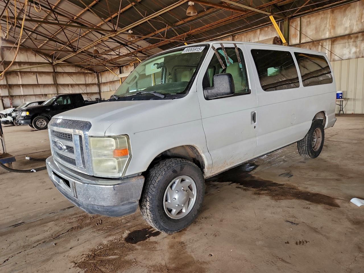 Ford Econoline E350 Super Duty Wagon Image 1