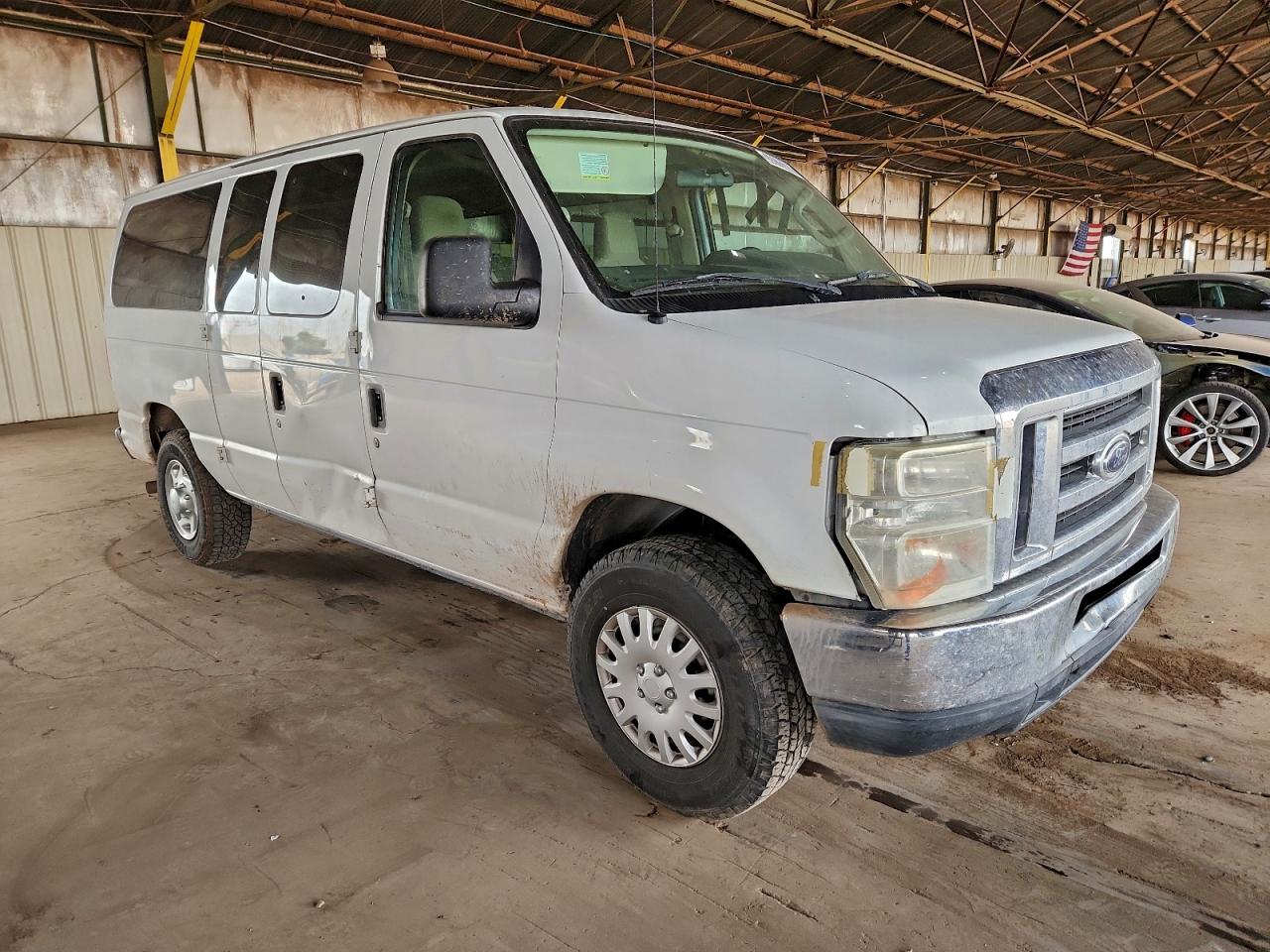 Ford Econoline E350 Super Duty Wagon Image 4