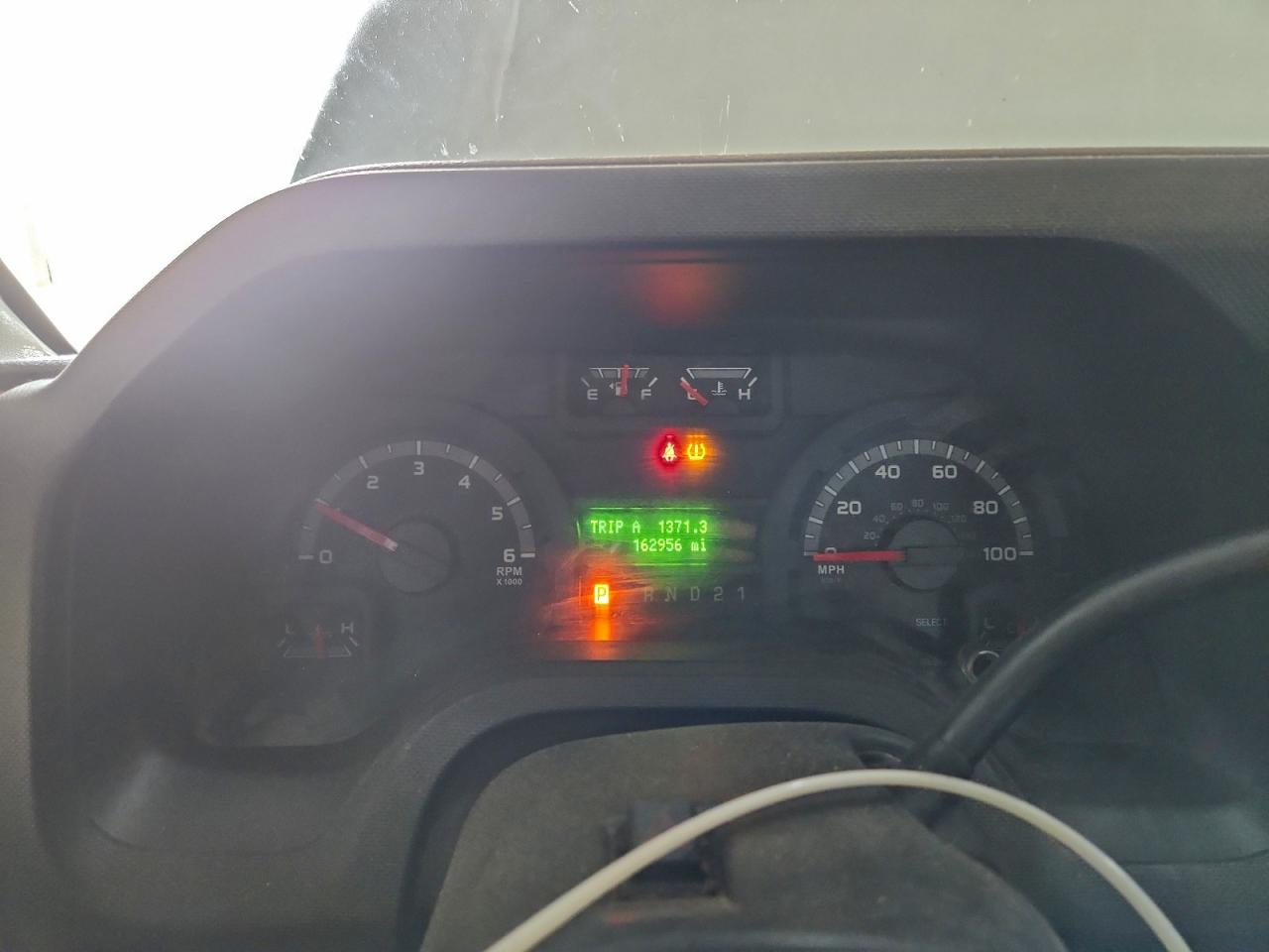 Ford Econoline E350 Super Duty Wagon Image 10