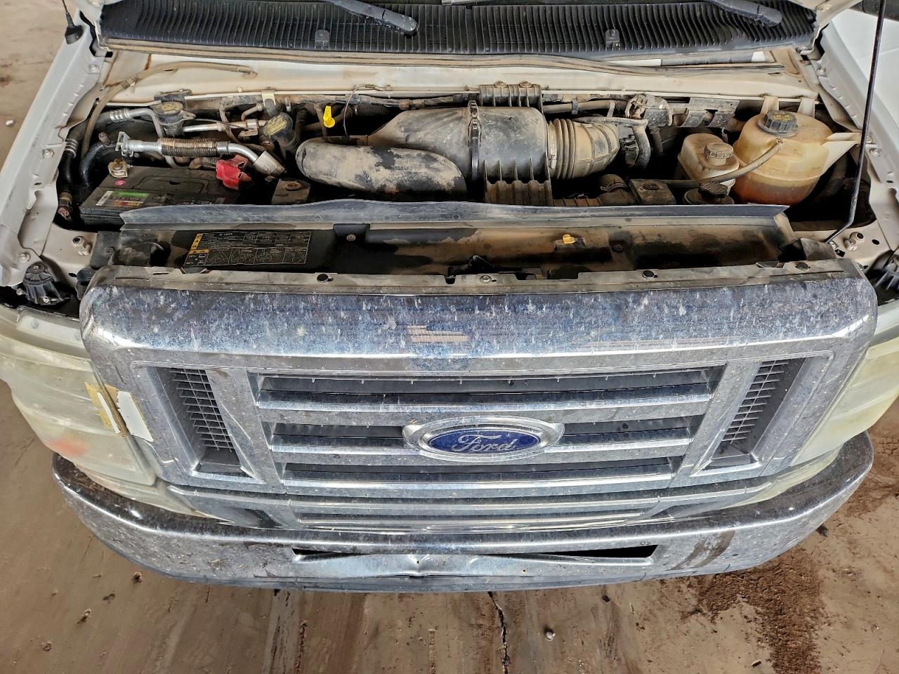 Ford Econoline E350 Super Duty Wagon Image 8